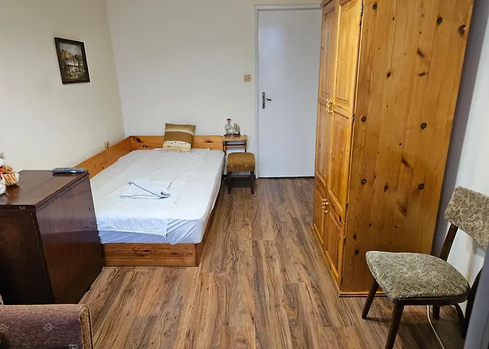 Апартамент Affordable 3br Near Centre София